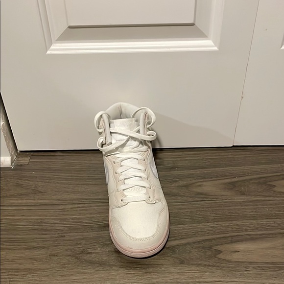 Nike High-Top Sneakers in Cream and Light Pink - Picture 2 of 5